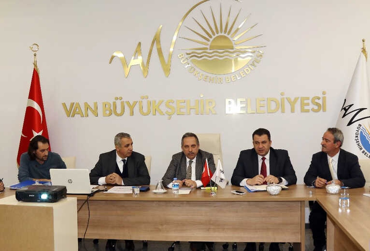 Yalçın, Peynirciler Çarşısı Esnafıyla Bir Araya Geldi