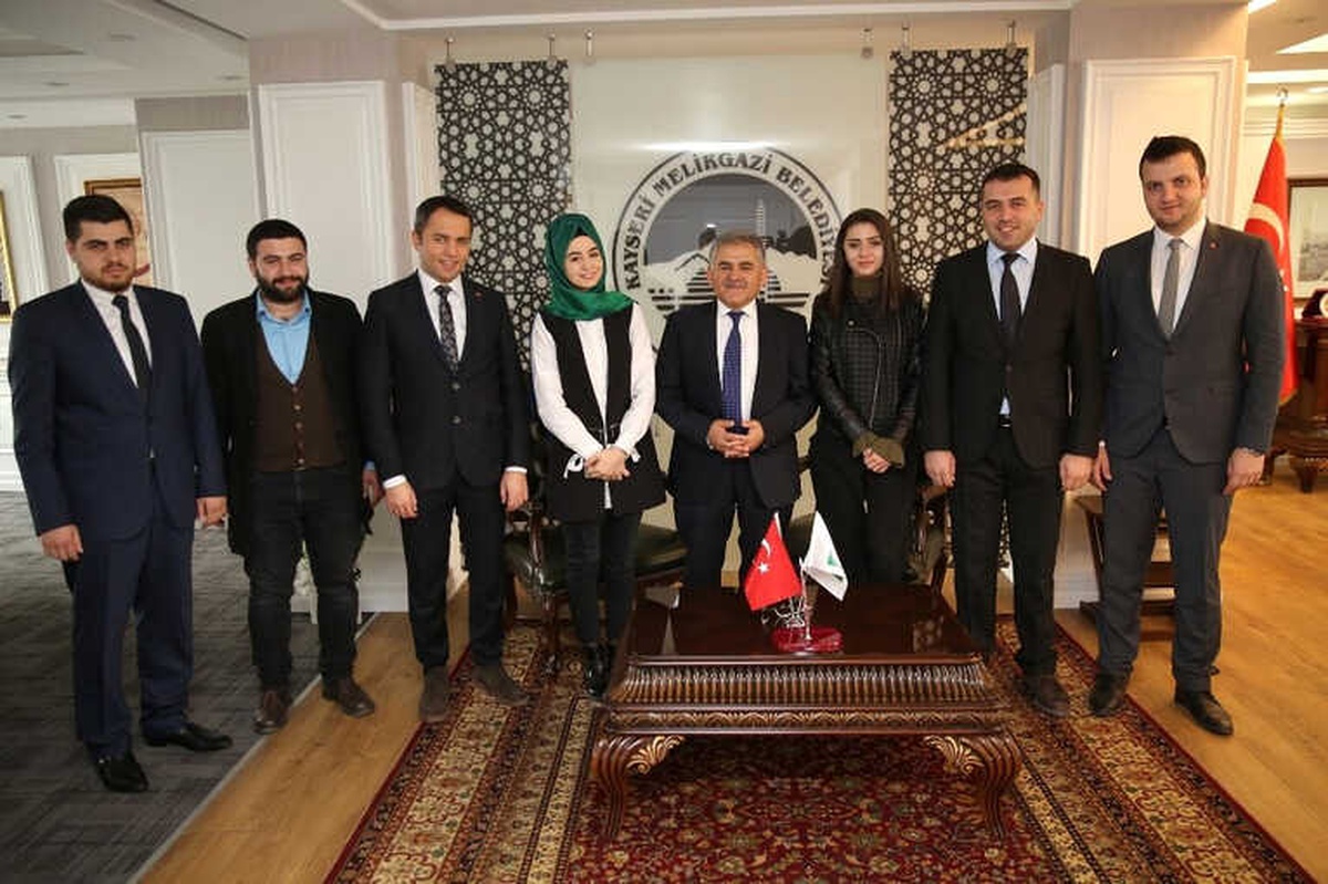 AK Parti İl Gençlik Kolları Başkan Büyükkılıç\'ı Ziyaret Etti