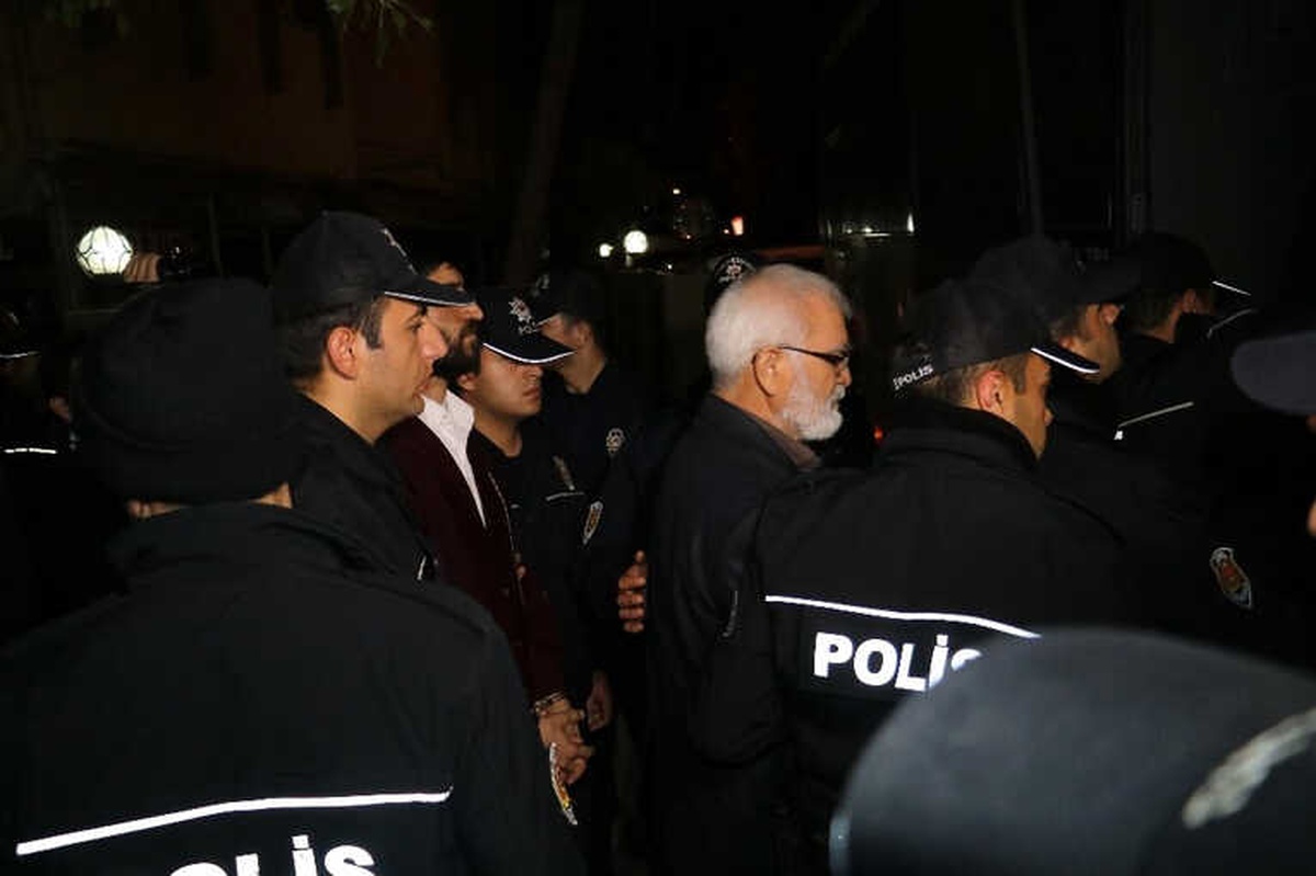 Alparslan Kuytul ile Birlikte 5 Kişi Tutuklandı
