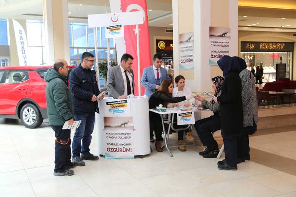 Avm\'lerde Sigaranın Zararlarını Anlatıldı