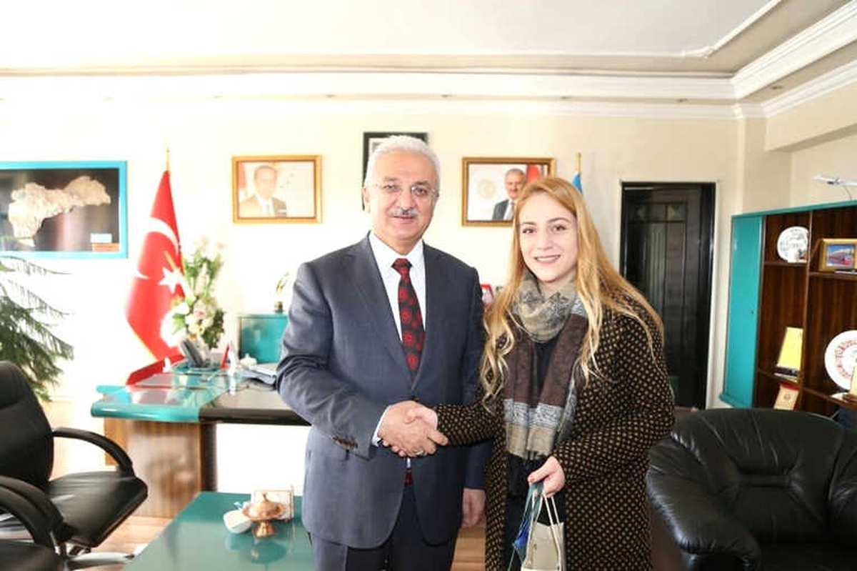 Başkan Başsoy, Şeyda Özdem\'i Makamında Ağırladı