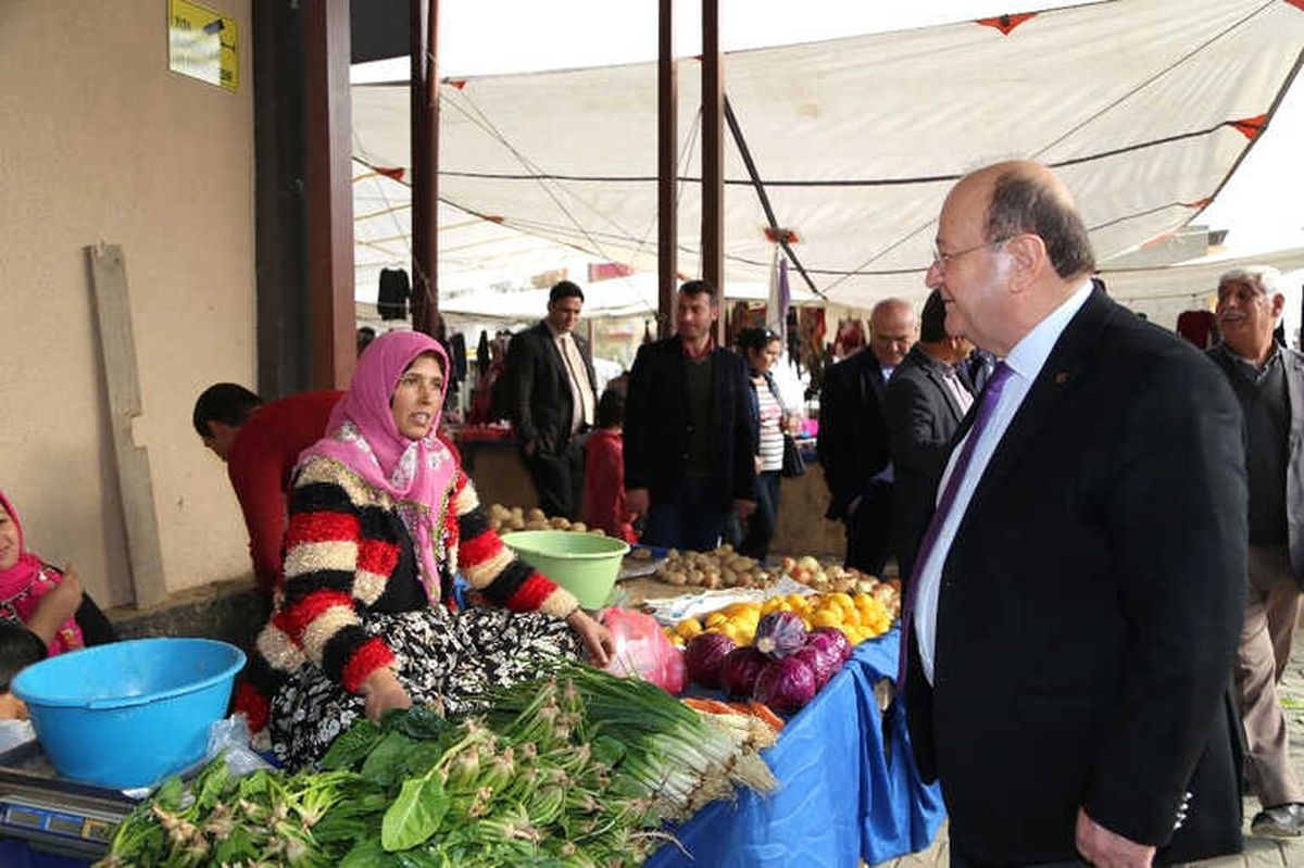 Başkan Özakcan Pazarcı Esnafını Dinledi