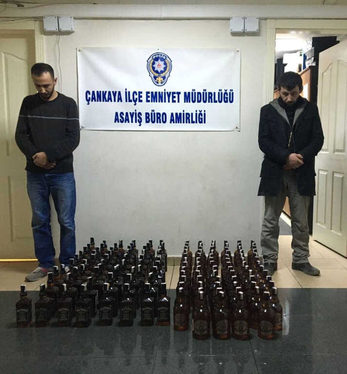Başkent\'te Kaçak İçki Satan 2 Kişi Yakalandı