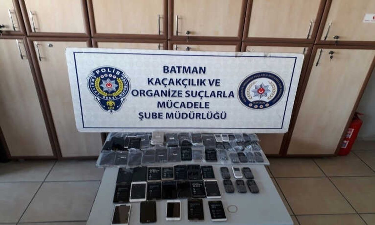 Batman\'da 84 Adet Kaçak Telefon Ele Geçirildi