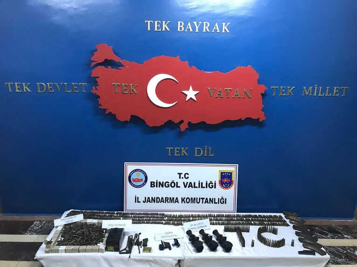 Bingöl\'de 8 Adet El Bombası ve Mühimmat Ele Geçirildi