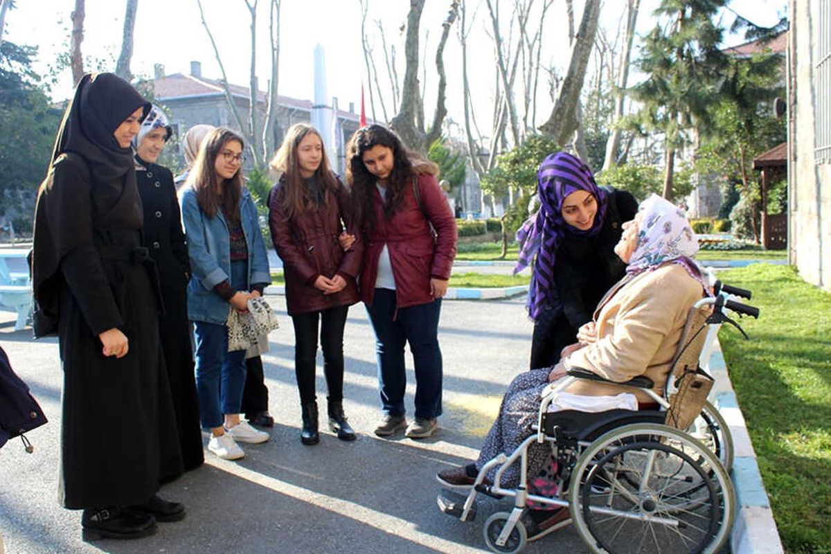 Darülaceze Sakinleri Öğrencilerle Ebru Yaptı