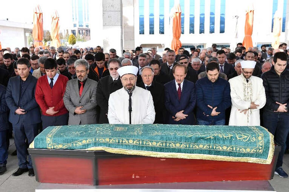 Diyanet İşleri Başkanı Erbaş, İzzet Tosun\'un Cenaze Namazını Kıldırdı