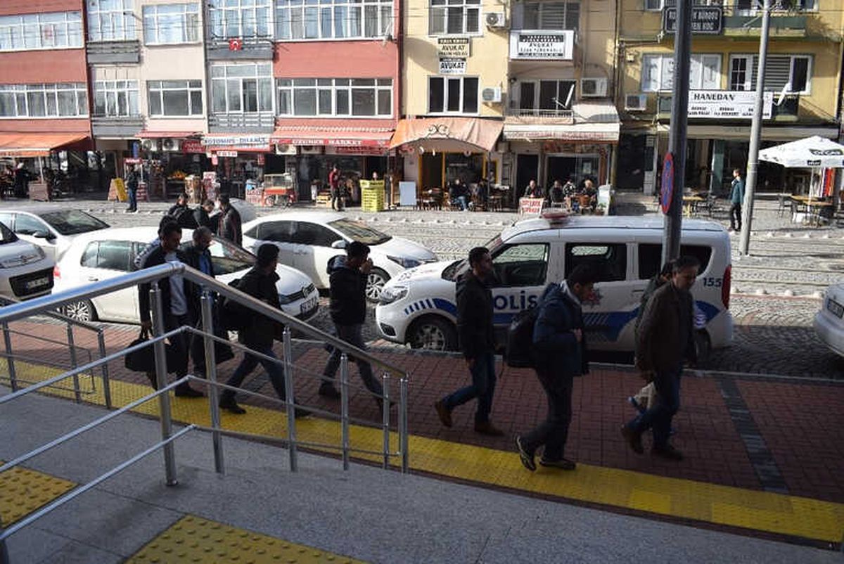Fetö\'den Gözaltına Alınan 7 Kişi Adliyeye Sevk Edildi