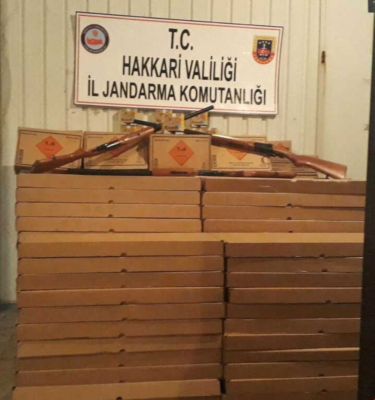 Hakkari\'de Cephanelik Ele Geçirildi