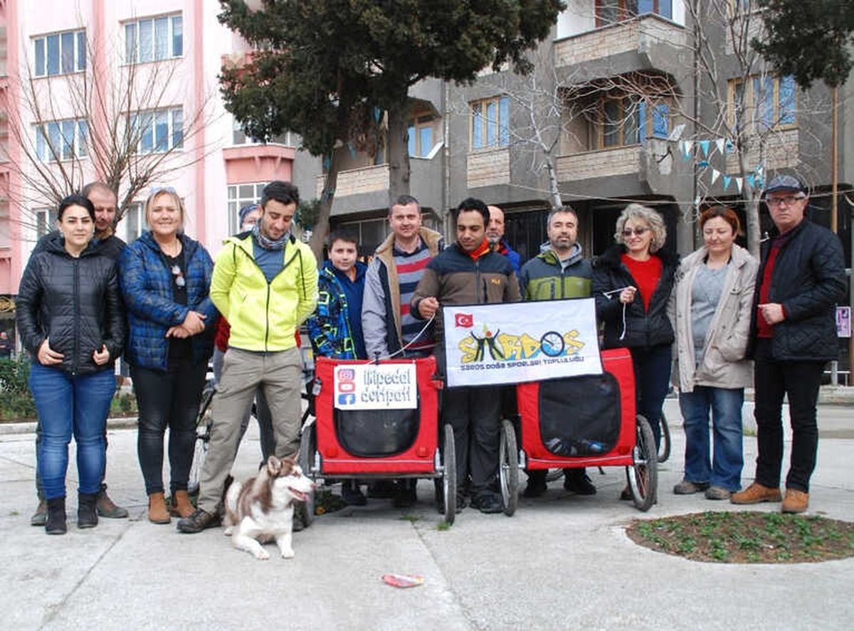 Hayvan Sevgisine Dikkat Çekmek İçin Pedal Çeviriyorlar