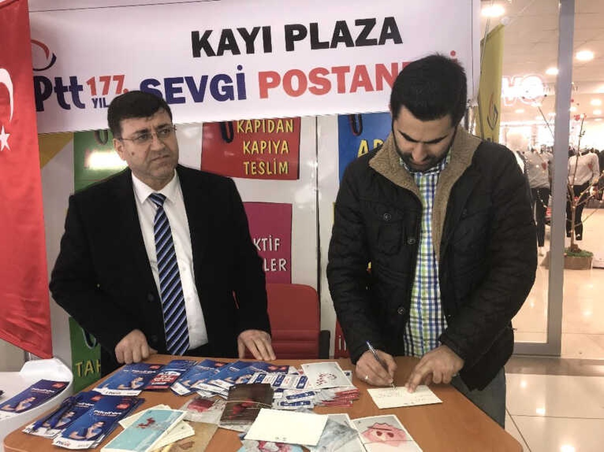 Herkes Sevgilisine, Eşine Kartpostal Gönderirken O Afrin\'deki Mehmetçiğe Gönderdi