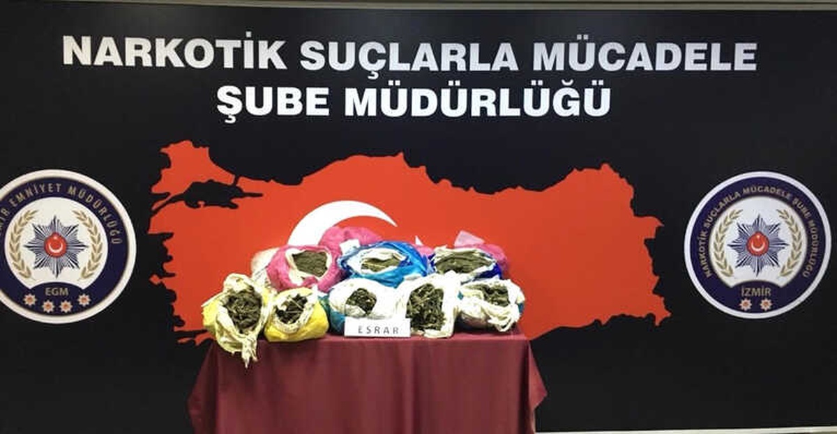 İzmir\'de 30 Uyuşturucu Taciri Tutuklandı