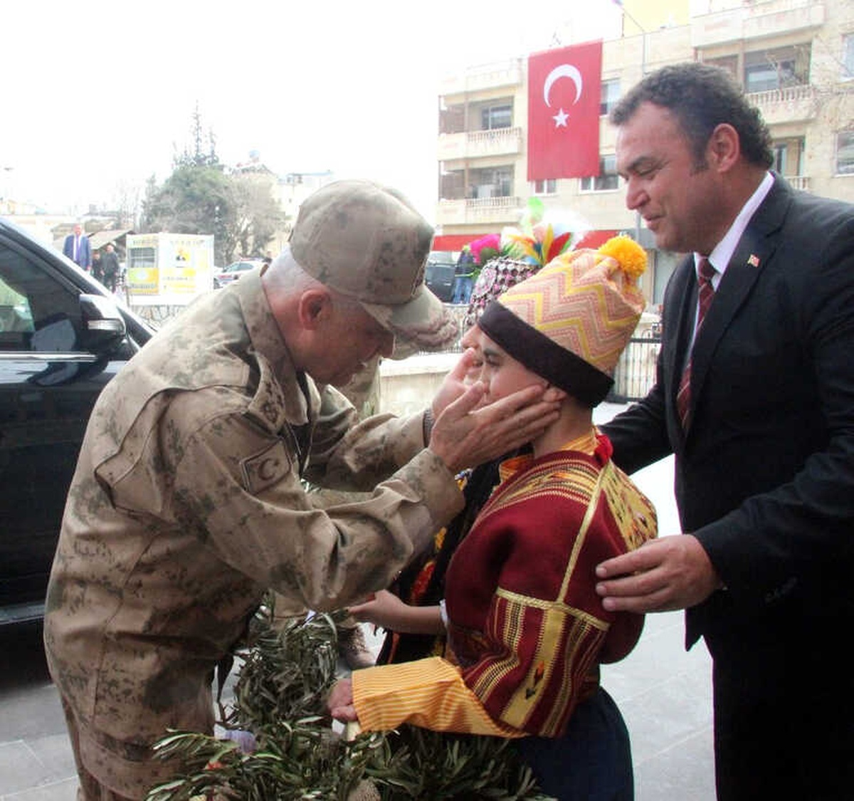 Jandarma Genel Komutanı Orgeneral Çetin, Zeytin Dalları ile Karşılandı