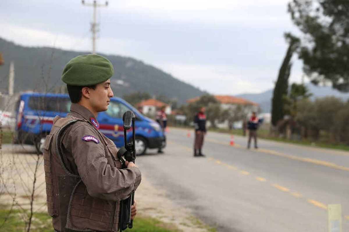 Jandarmadan 3 Noktada 30 Personelle Operasyon