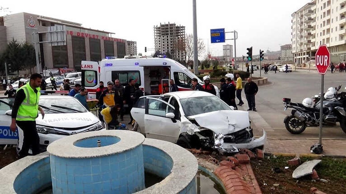 Kilis\'te Trafik Kazası: 2\'si Polis 4 Yaralı