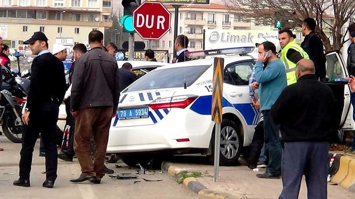 Kilis\'te Trafik Kazası: 2\'si Polis 4 Yaralı