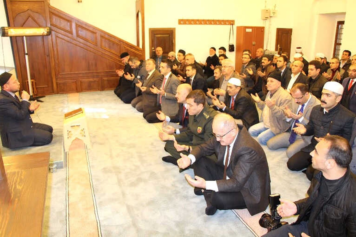 Mahalle Muhtarı Şehitler İçin Hatim Duası Okuttu
