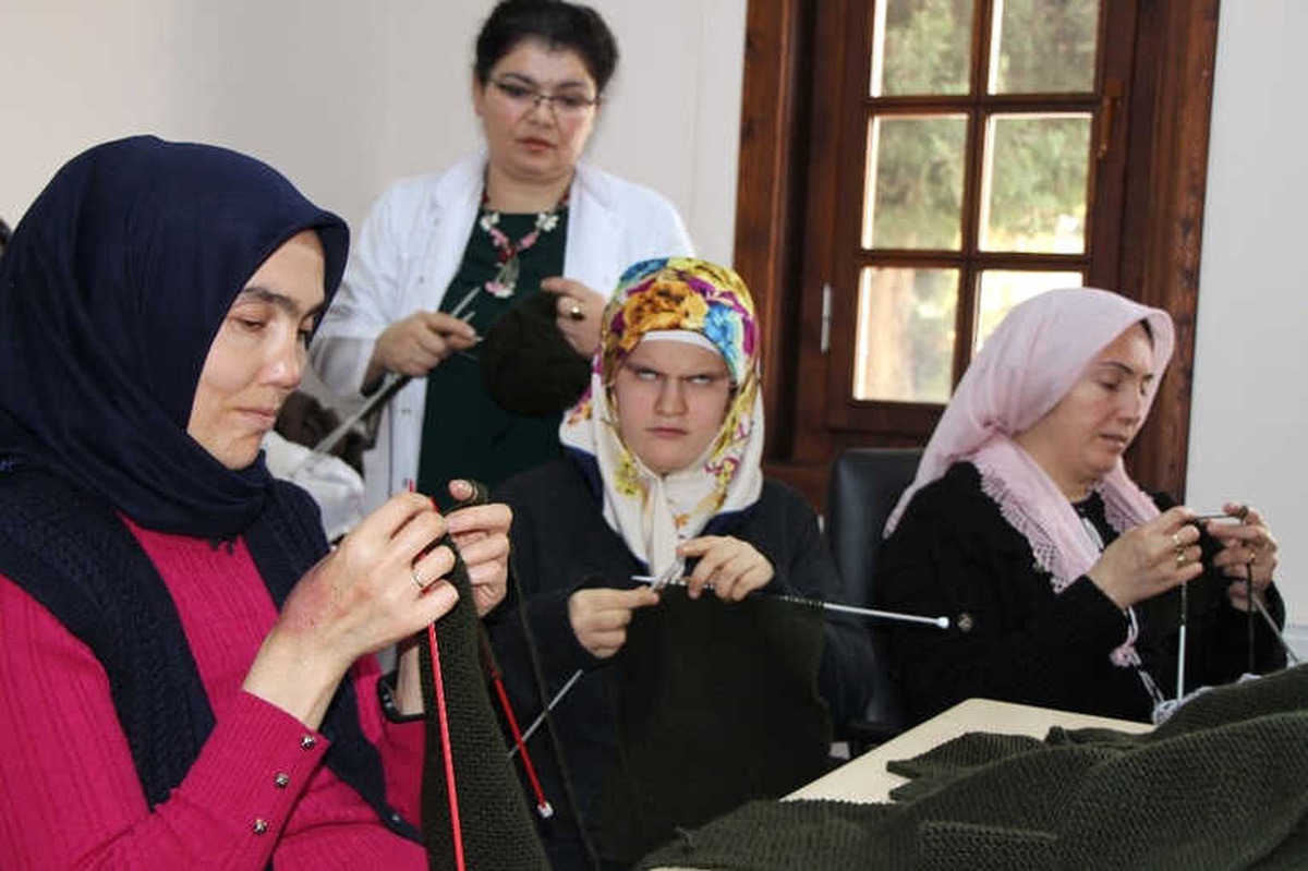 Mehmetçik İçin Görmeden Örüyorlar