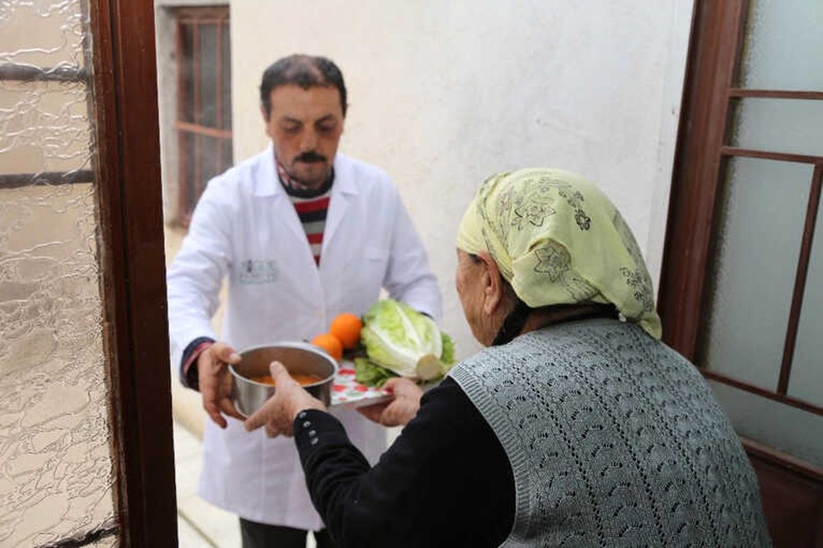 Niğde Belediyesinden İhtiyaç Sahiplerine Sıcak Yemek