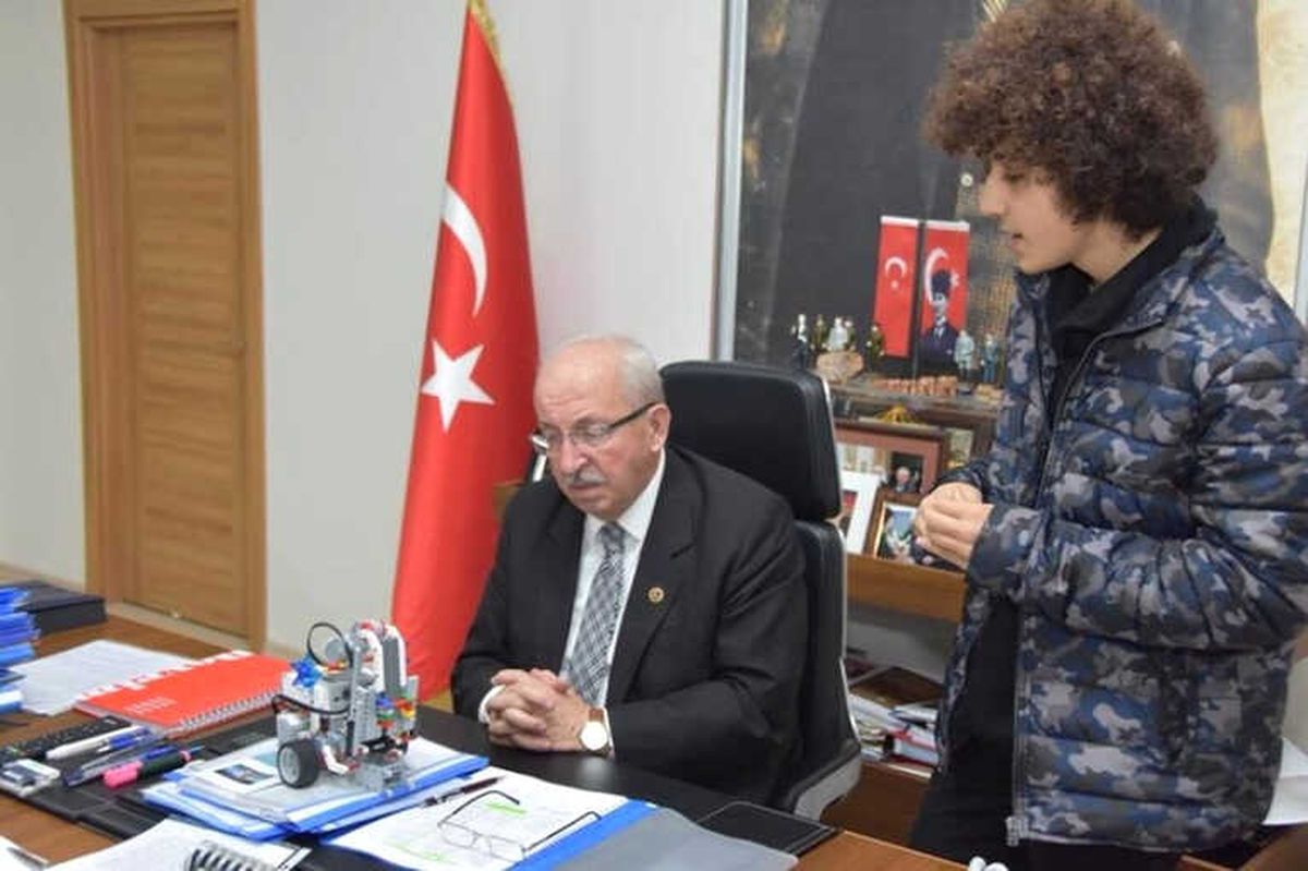 Öğrenciler, Ödüllü Projelerini Başkan Albayrak\'a Tanıttı