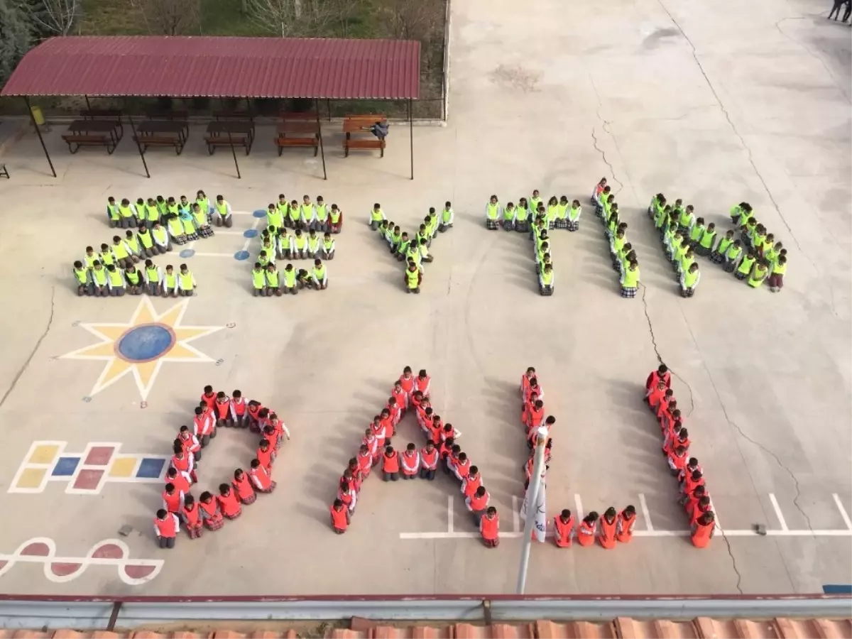 Öğrencilerden Zeytin Dalı Harekatına Kareografi Desteği