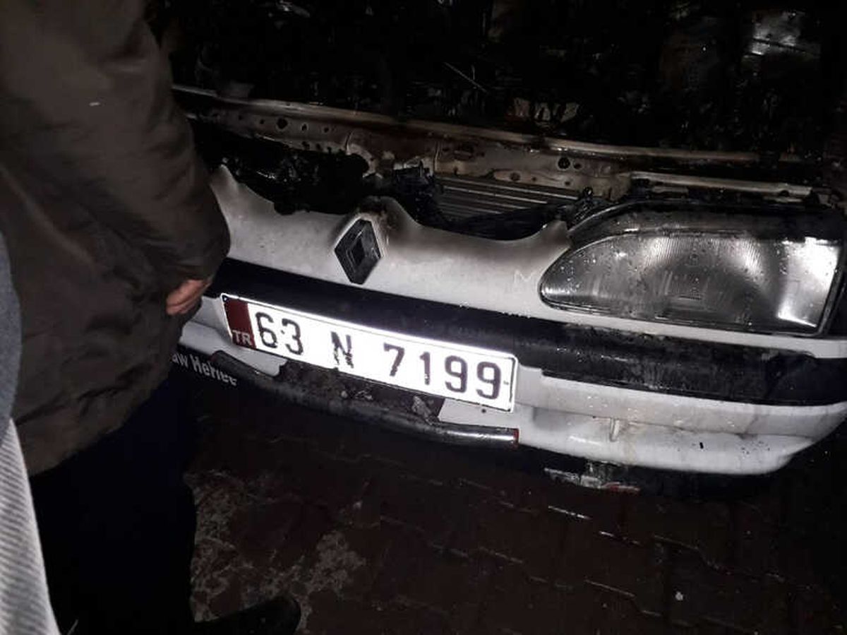 Park Halindeki Lpg\'li Araç Alev Alev Yandı