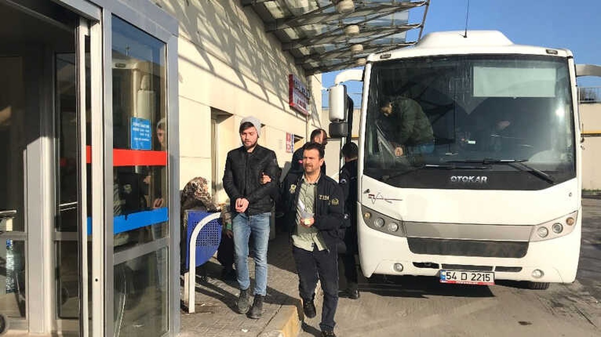 Sakarya\'da 12 Fetö/pdy Şüphelisi Adliyeye Sevk Edildi