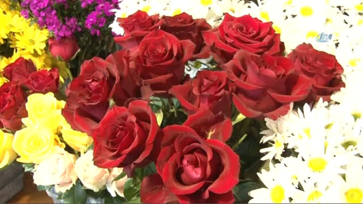 Sevgililer Günü Öncesi Çiçekçiler Uyardı: "Siparişlerinizi Son Güne Bırakmayın"