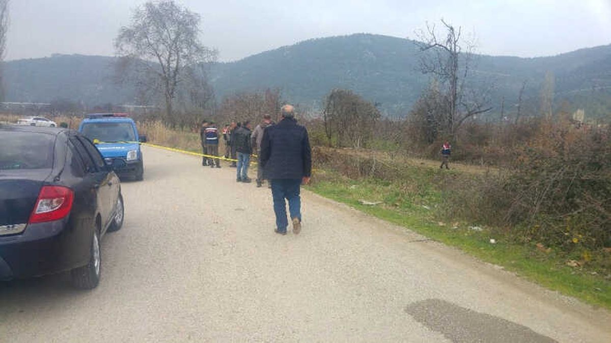 Su Kanalına Devrilen Traktörün Altında Can Verdi