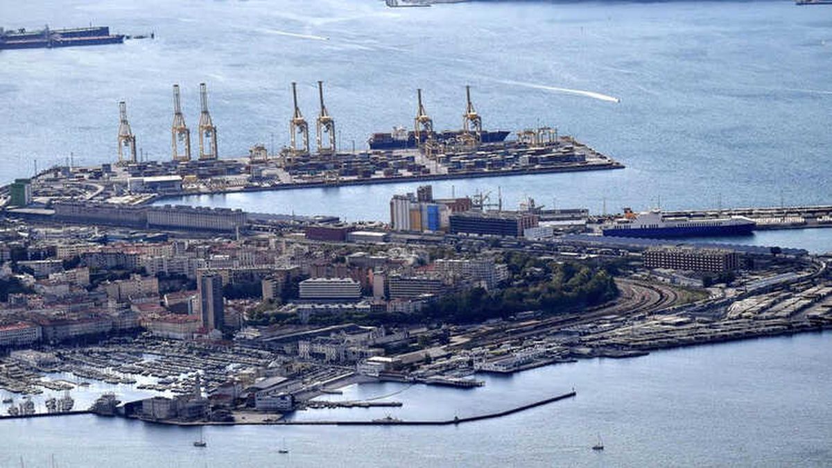 Türkiye\'den Trieste\'ye Giden Kargoda 2.3 Milyon TL Değerinde Taklit Giysi Ele Geçirildi