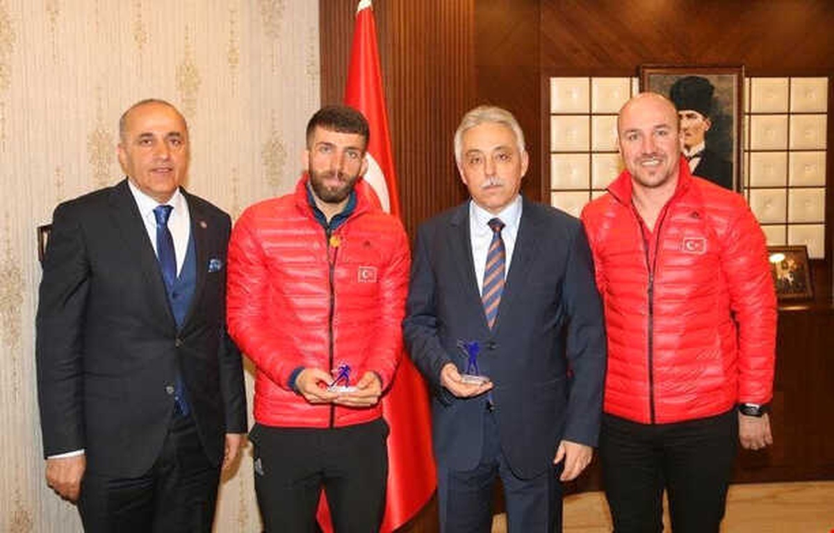 Vali Toprak, Başarılı Sporcuyu Makamında Kabul Etti