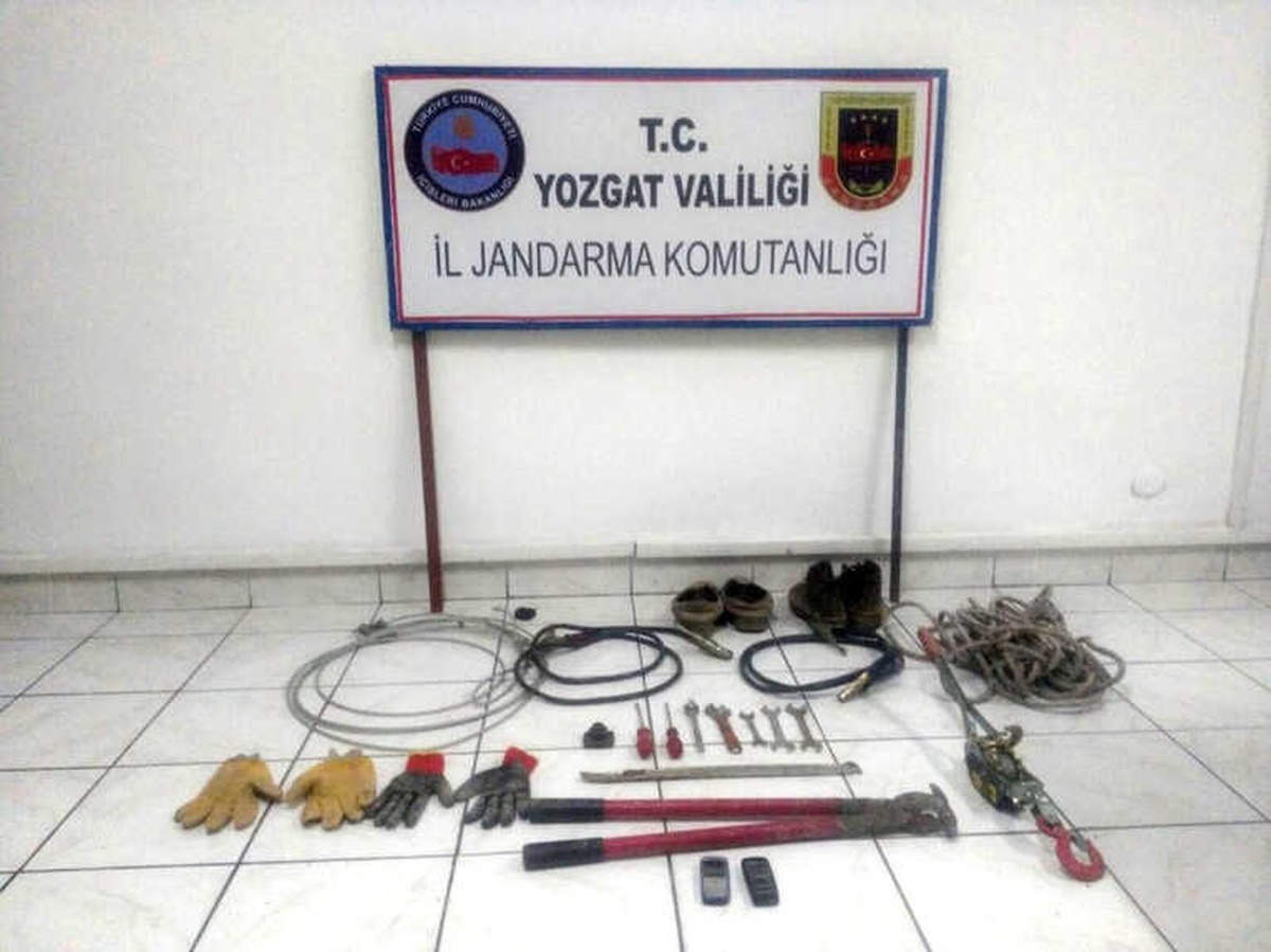 Yozgat\'ta Kablo Hırsızlığı Yapan 2 Kişi Tutuklandı