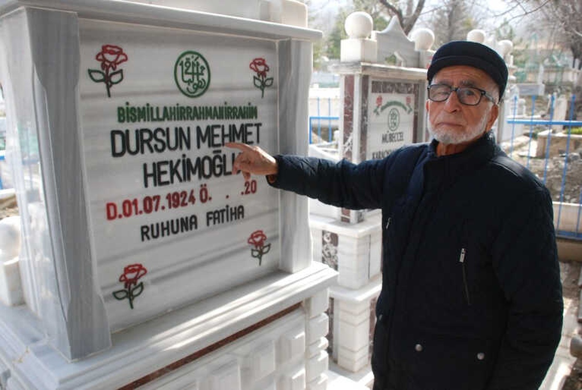 37 Yıldır Kendi Mezarını Ziyaret Ediyor