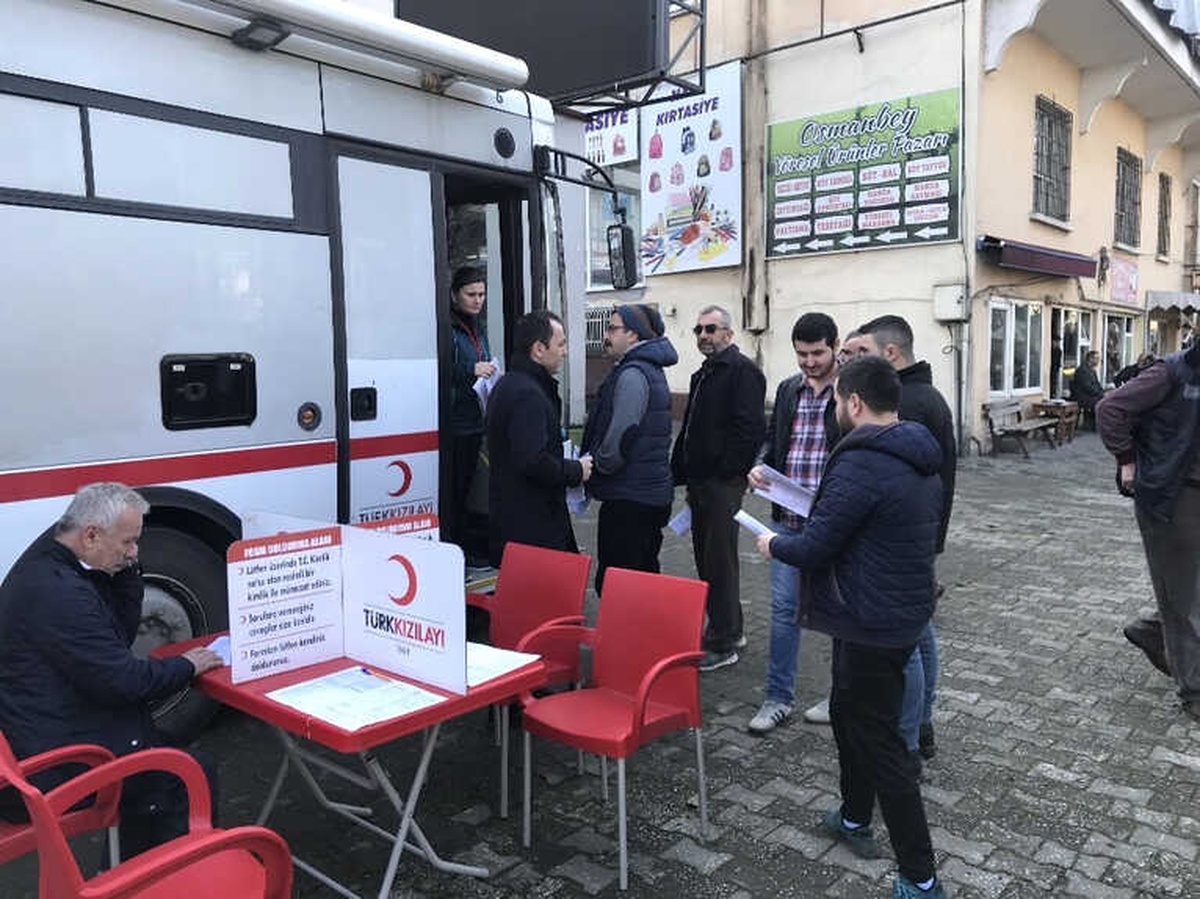 Akçakoca\'da Kan Bağışında Uzun Kuyruklar Oluştu