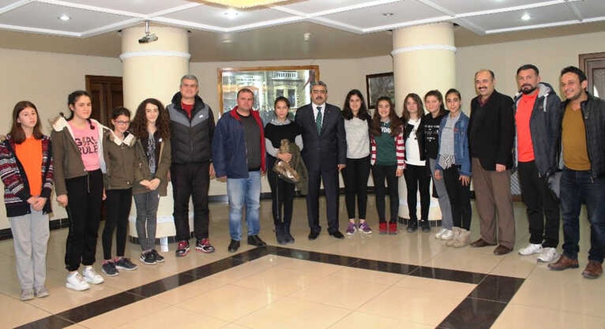 Başkan Alıcık\'tan Aydın 1. Kızlara Ulaşım Desteği