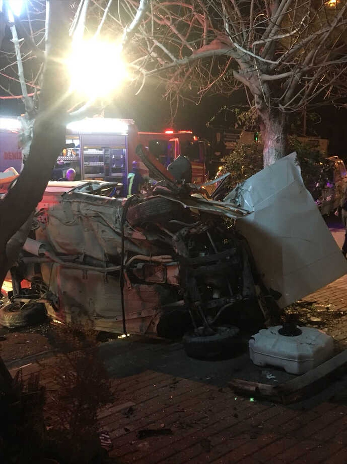 Denizli\'de Otomobil ile Hafif Ticari Araç Çarpıştı: 2 Yaralı
