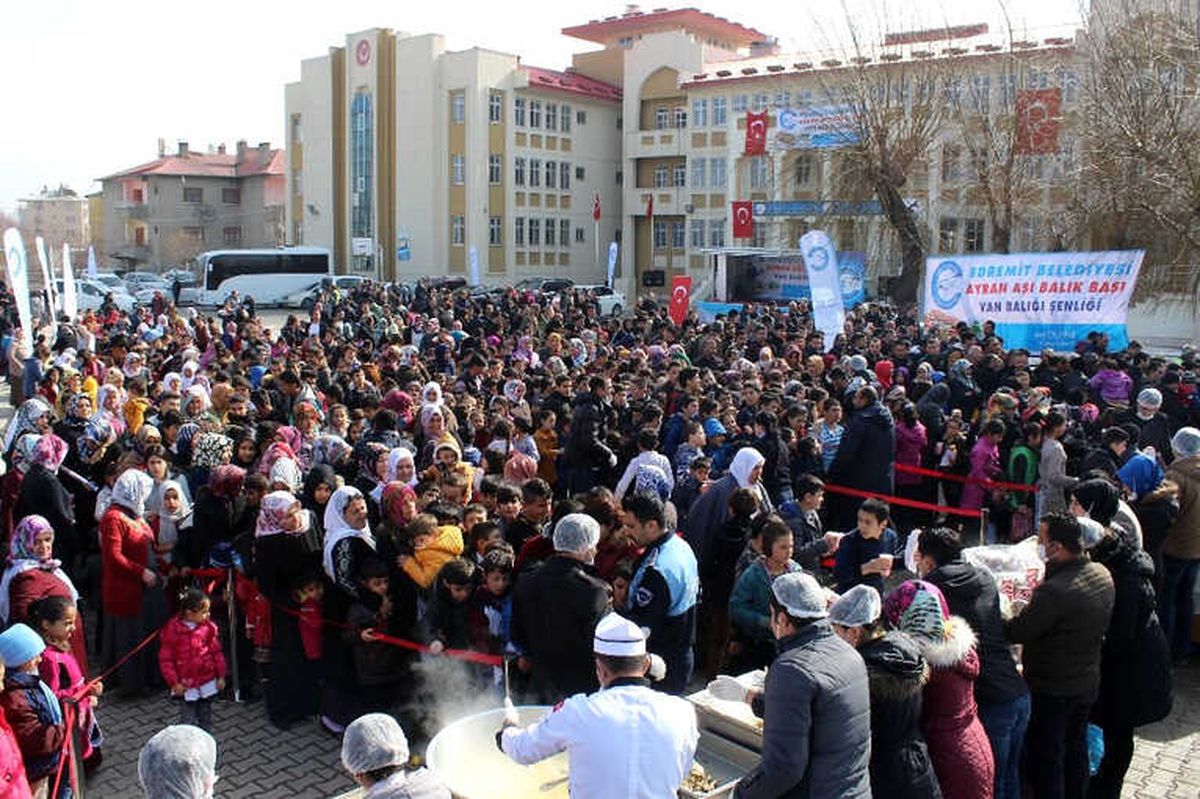 Edremit\'te \'2. Geleneksel Ayran Aşı Balık Başı\' Festivali