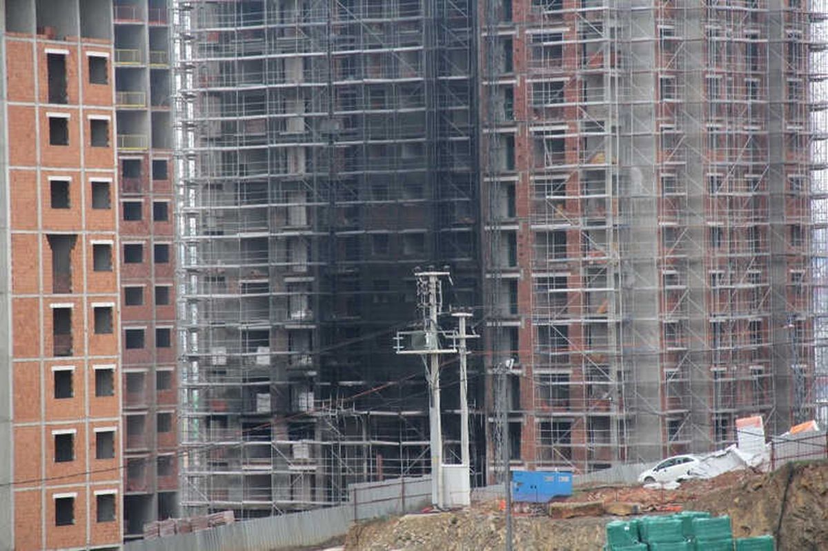 İzolasyon Malzemeleri Alev Aldı, 5 İşçi Dumandan Etkilendi