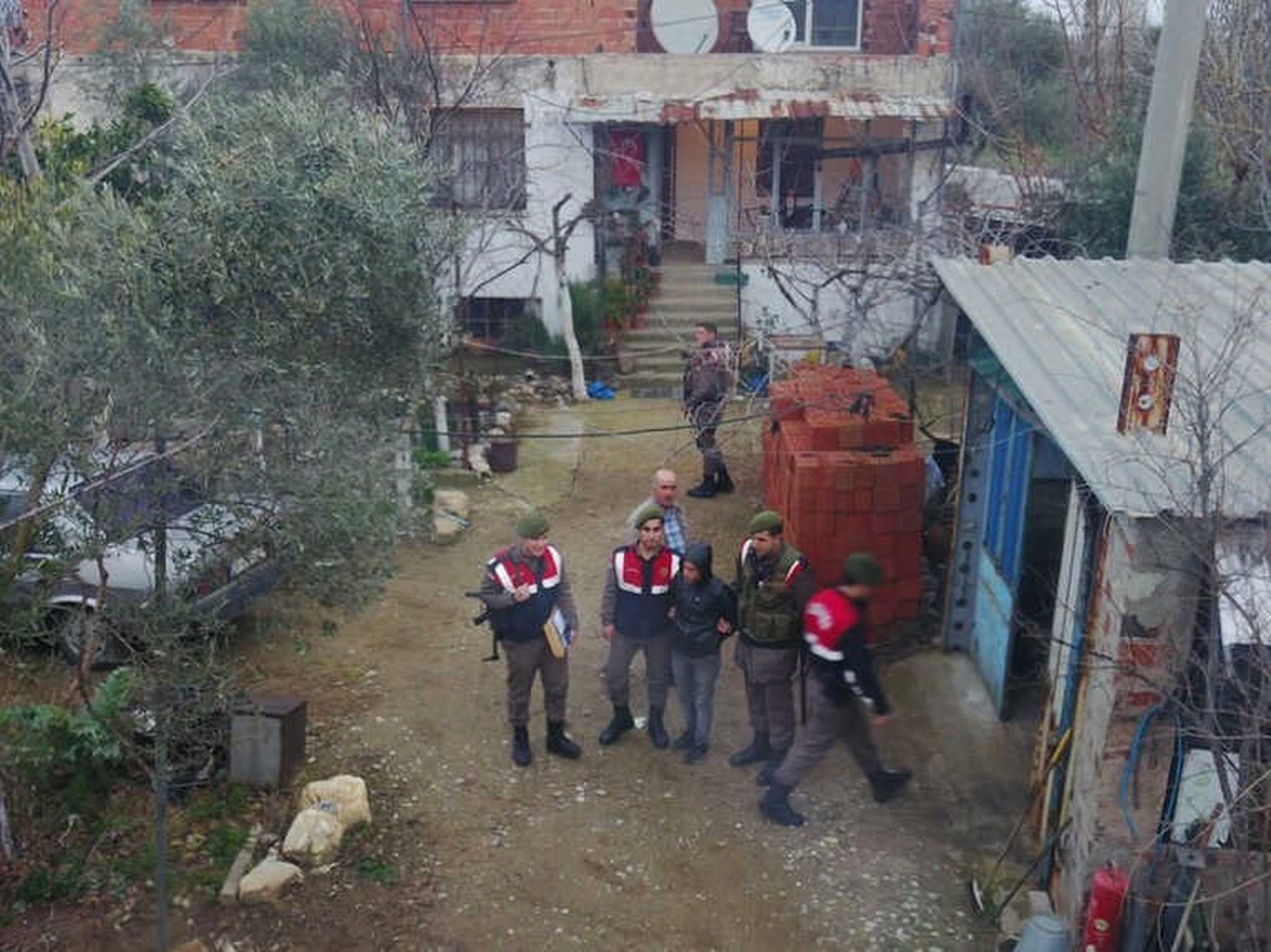 Jandarmadan Uyuşturucu Tacirlerine \'Drone\'lu Operasyon: 37 Gözlatı