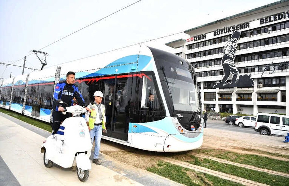 Konak\'ta Tramvay Heyecanı