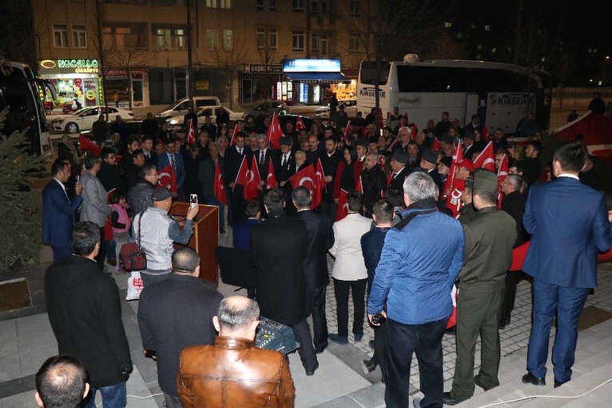 Mehmetçiğe\' Destek İçin Tekbir ve Dualarla Sınır Bölgesine Gittiler