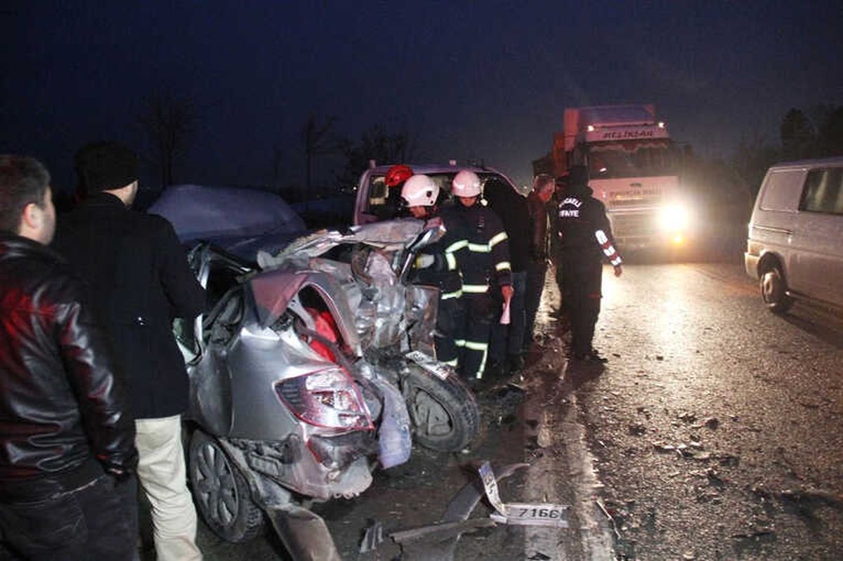 Ölümden Döndü, Kaza Yapan Aracını Bırakıp Gitmek İstemedi