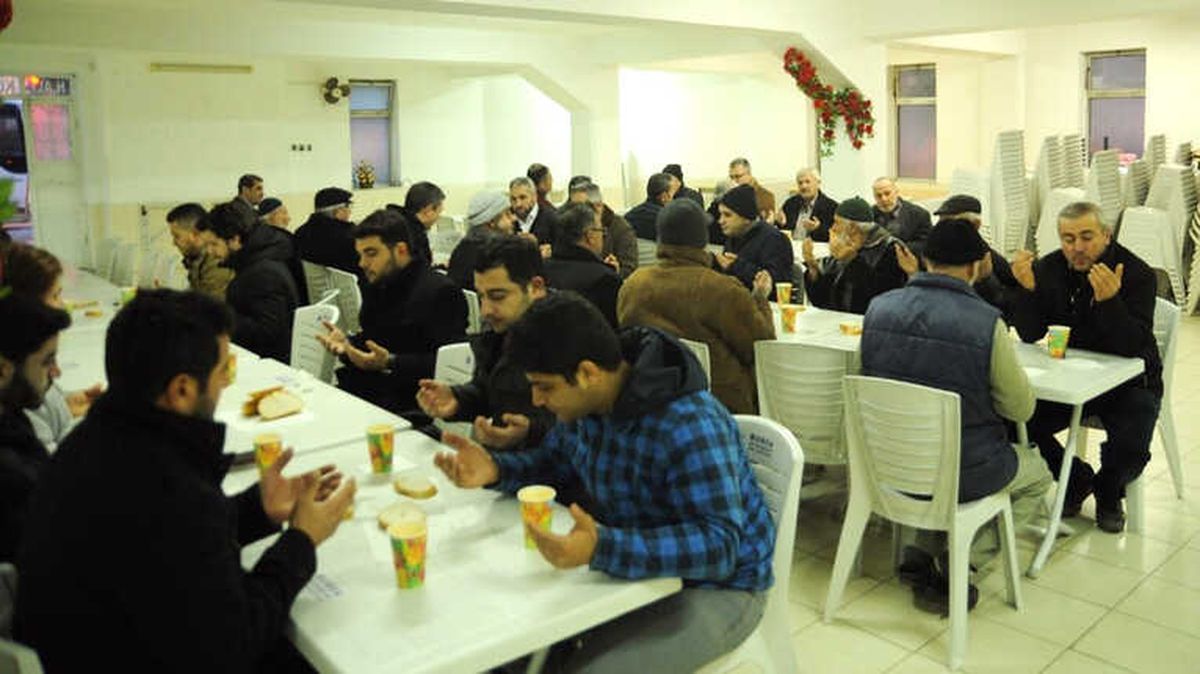Özkan, Hacı Ali Camii\'nde Vatandaşlarla Buluştu