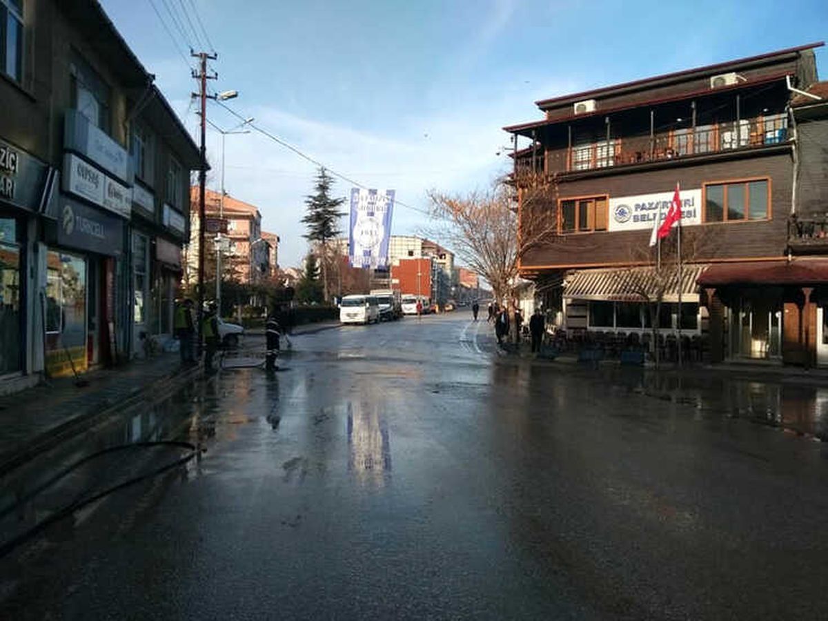 Pazaryeri\'nde Caddeler Yıkanıyor