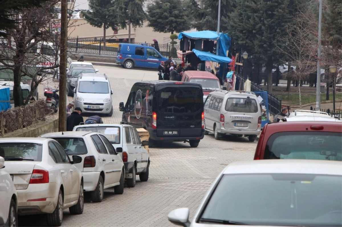 Siyah Minibüslü Özel Belediye Timi