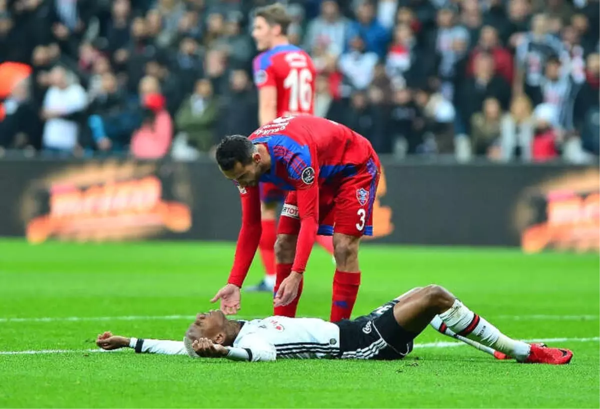 Spor Toto Süper Lig: Beşiktaş: 2 - Kardemir Karabükspor: 0 (İlk Yarı)