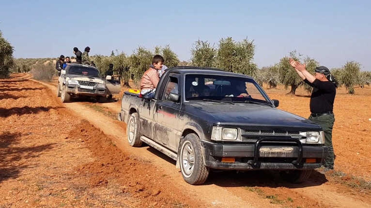 Suriyeliler Çatışma Bölgesinden Güvenli Yerlere Kaçıyor