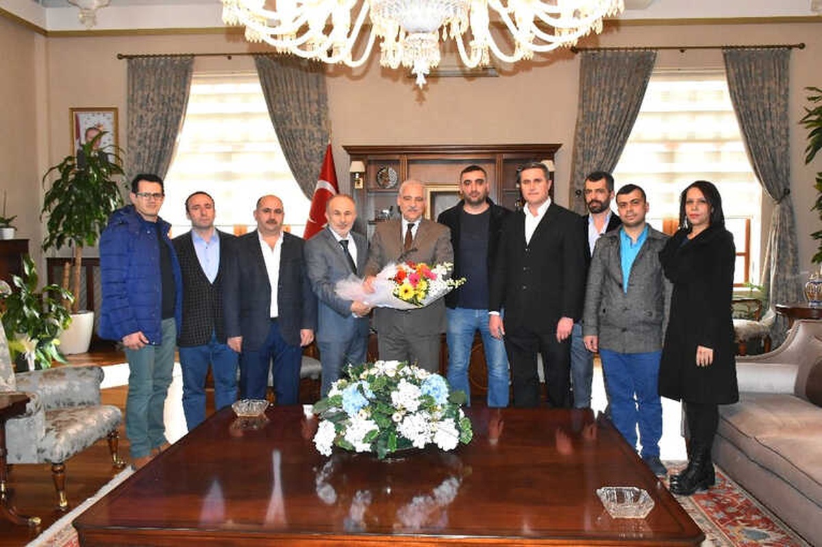Vali Güvençer Bakkallar Odası\'nın Yeni Yönetimini Ağırladı