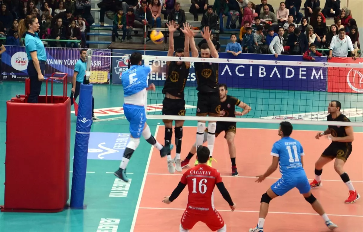 Voleybol: Efeler Ligi