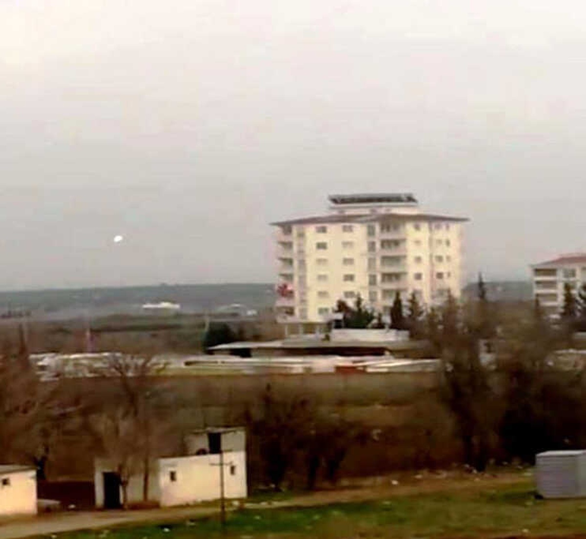 Afrin\'deki Pyd Mevzileri Roketatarlarla Vuruluyor